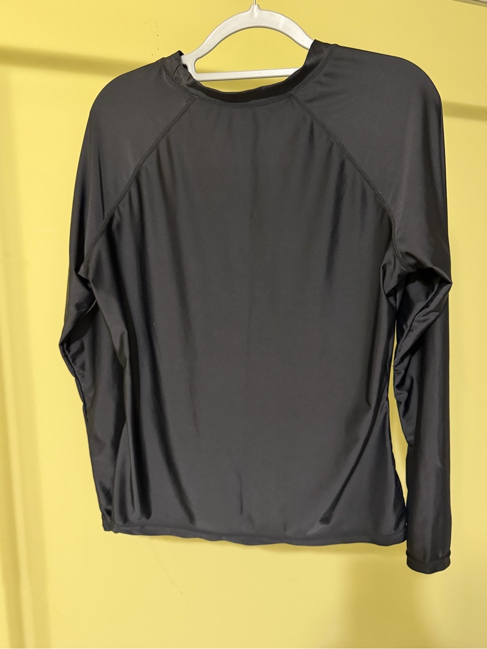 Hurley Black Long-Sleeve Women's UPF 50+ Rash Guard with White Logo - Picture 2 of 4